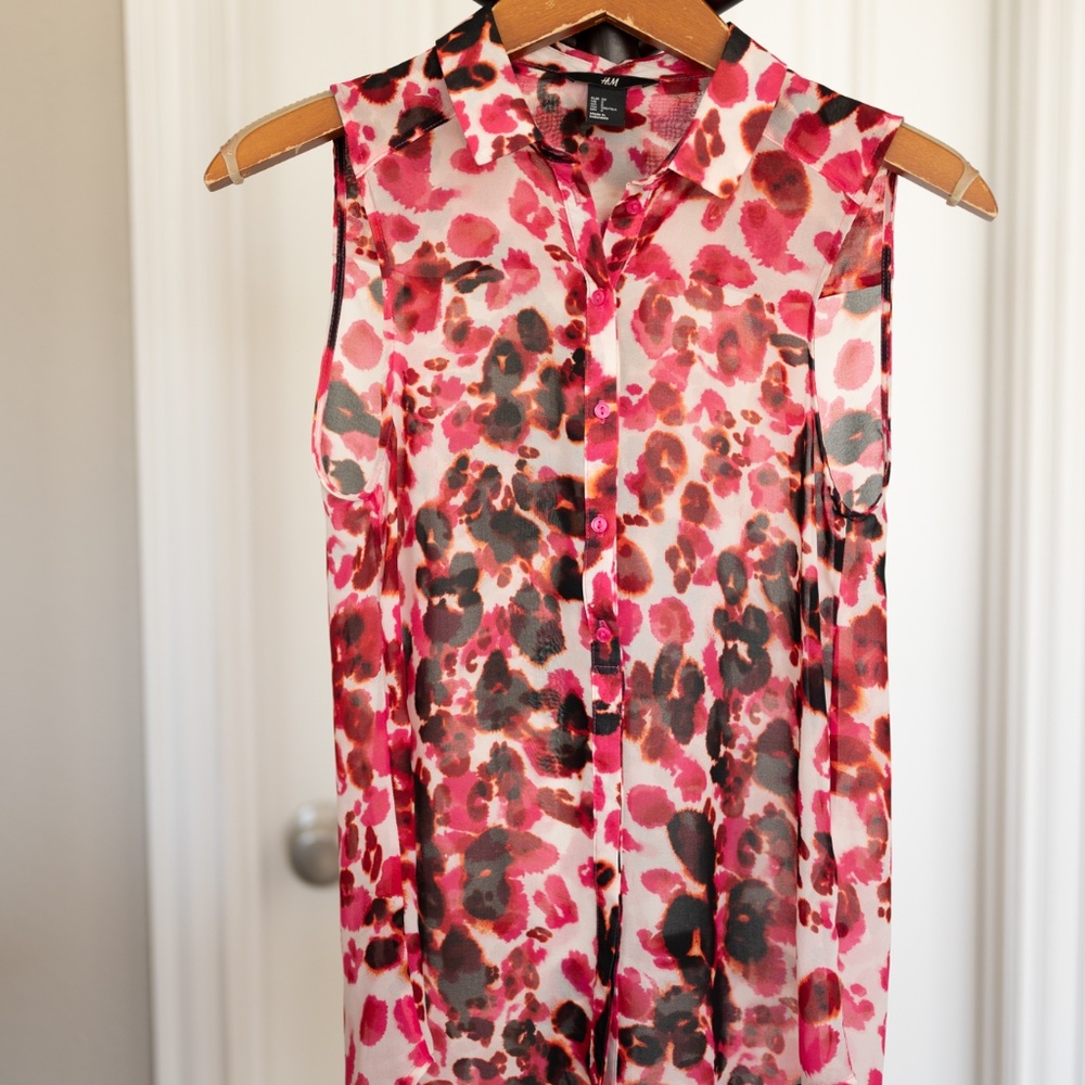 H&M Women's Sleeveless button down top